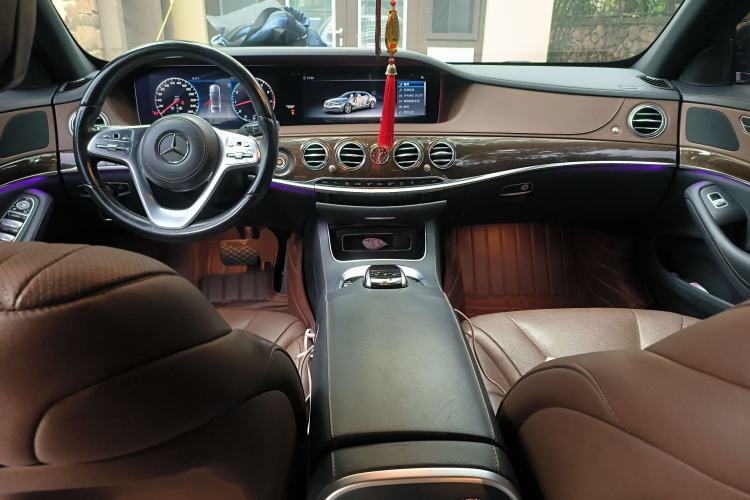 Used Mercedes-Benz S-Class 2018 S 320 L Center Console