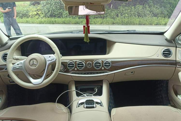 Used Mercedes-Benz S-Class 2018 S 320 L Center Console