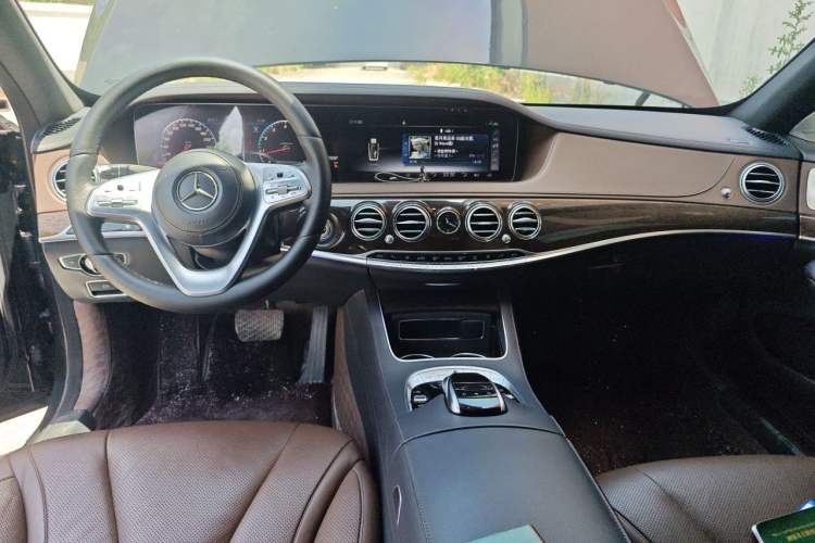 Used Mercedes-Benz S-Class 2018 S 320 L Center Console