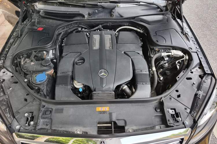 Used Mercedes-Benz S-Class 2018 S 320 L Engine Bay