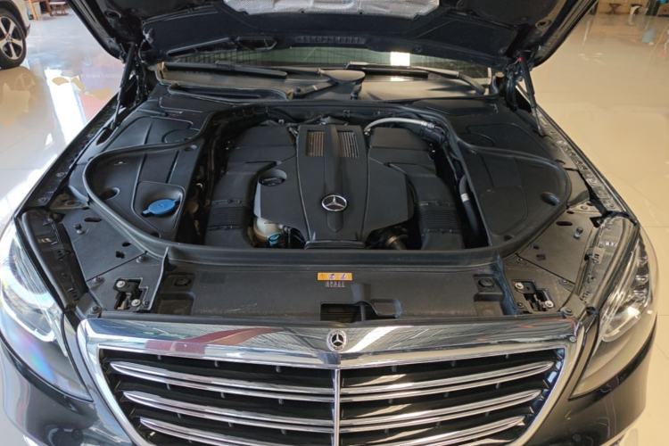 Used Mercedes-Benz S-Class 2018 S 320 L Engine Bay