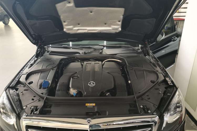 Used Mercedes-Benz S-Class 2018 S 320 L Engine Bay