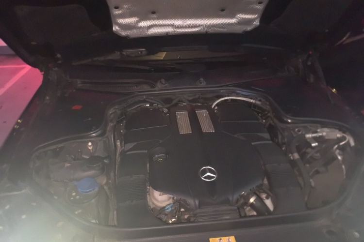 Used Mercedes-Benz S-Class 2018 S 320 L Engine Bay