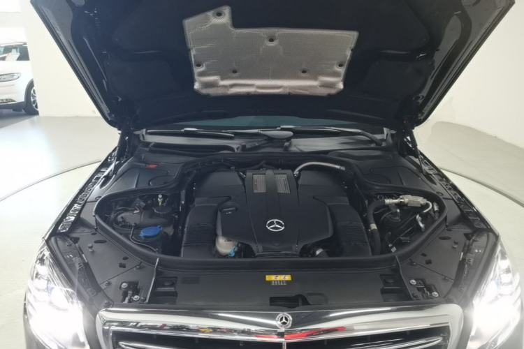 Used Mercedes-Benz S-Class 2018 S 320 L Engine Bay