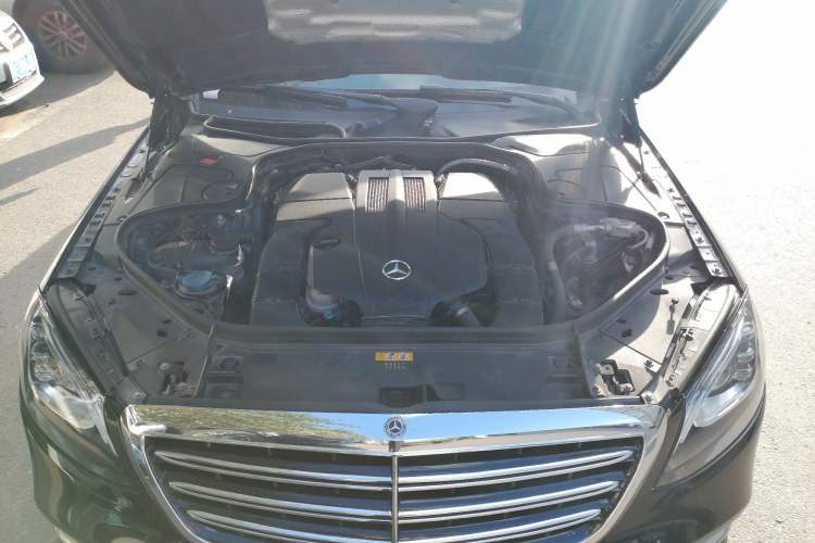 Used Mercedes-Benz S-Class 2018 S 320 L Engine Bay