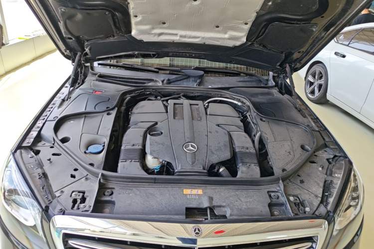 Used Mercedes-Benz S-Class 2018 S 320 L Engine Bay