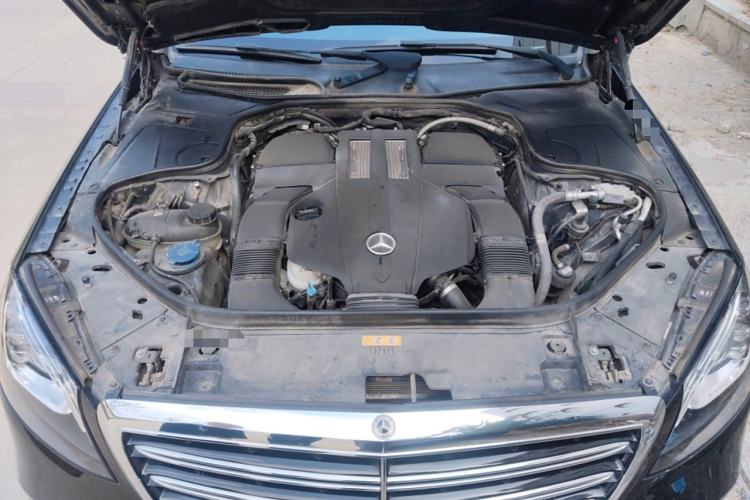 Used Mercedes-Benz S-Class 2018 S 320 L Engine Bay