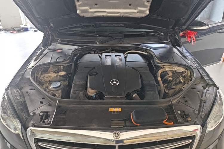 Used Mercedes-Benz S-Class 2018 S 320 L Engine Bay
