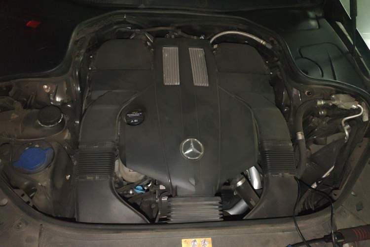Used Mercedes-Benz S-Class 2018 S 320 L Engine Bay