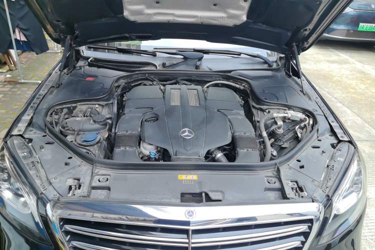 Used Mercedes-Benz S-Class 2018 S 320 L Engine Bay