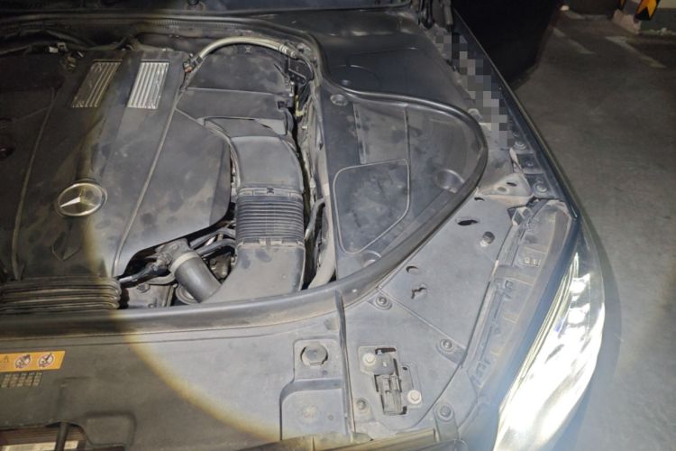 Used Mercedes-Benz S-Class 2018 S 320 L Engine Bay Left