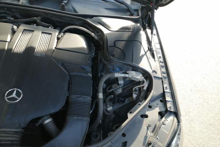 Used Mercedes-Benz S-Class 2018 S 320 L Engine Bay Left