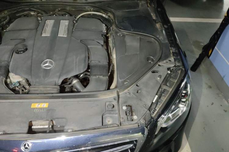 Used Mercedes-Benz S-Class 2018 S 320 L Engine Bay Left