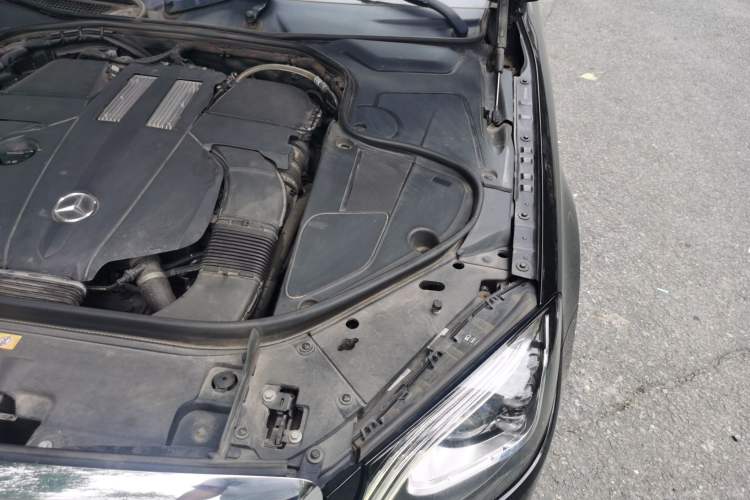 Used Mercedes-Benz S-Class 2018 S 350 L Engine Bay Left