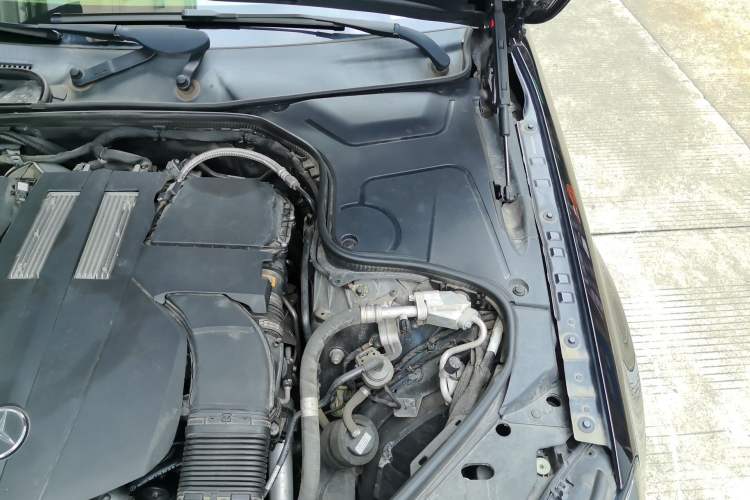 Used Mercedes-Benz S-Class 2018 S 320 L Engine Bay Left