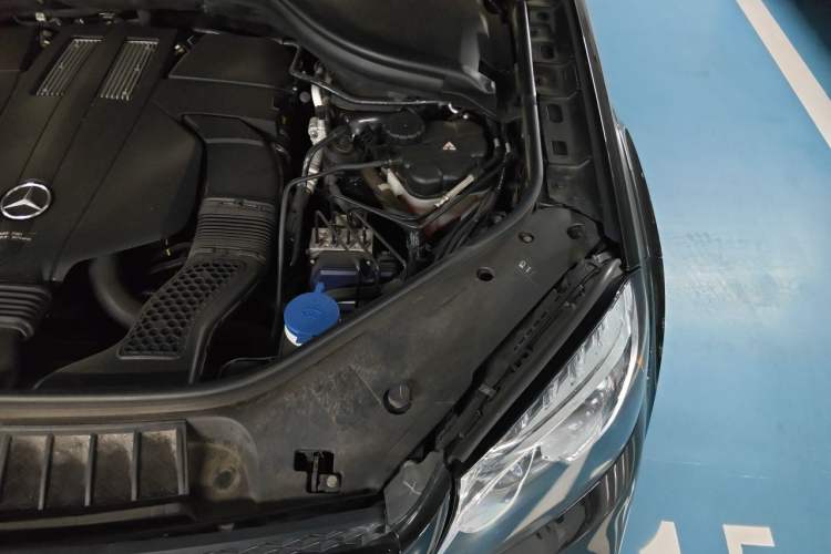 Used Mercedes-Benz S-Class  Engine Bay Left