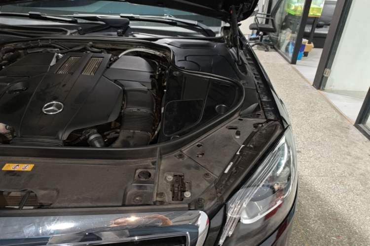 Used Mercedes-Benz S-Class 2018 S 320 L Engine Bay Left