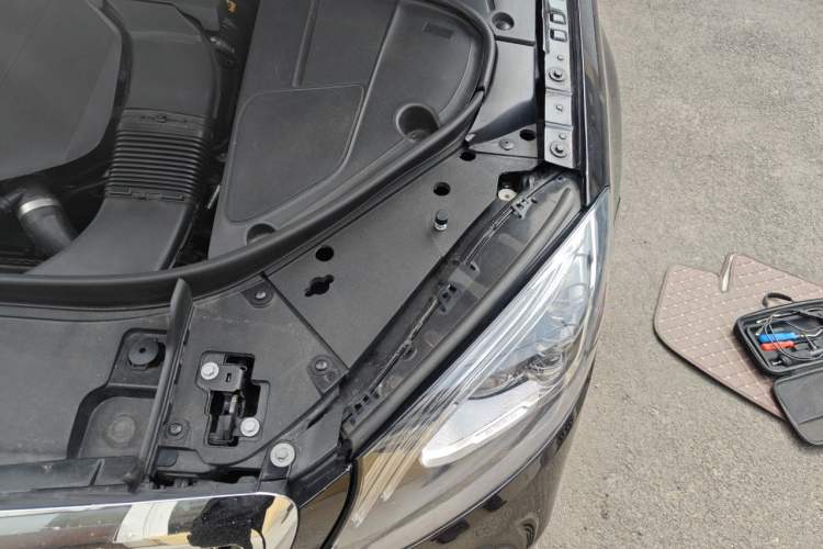 Used Mercedes-Benz S-Class 2018 S 320 L Engine Bay Left
