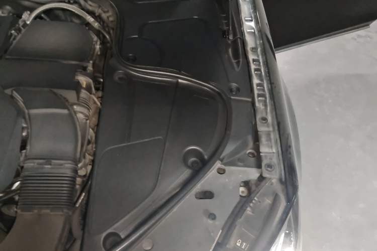 Used Mercedes-Benz S-Class 2018 S 320 L Engine Bay Left