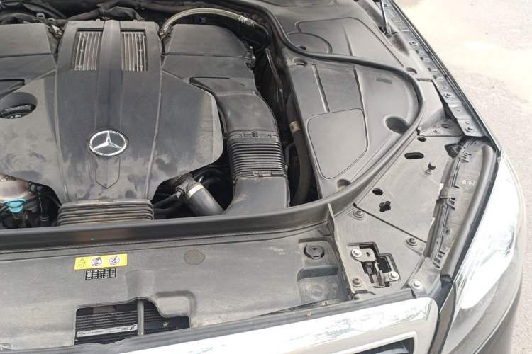 Used Mercedes-Benz S-Class 2018 S 320 L Engine Bay Left