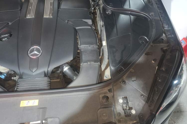 Used Mercedes-Benz S-Class 2018 S 320 L Engine Bay Left