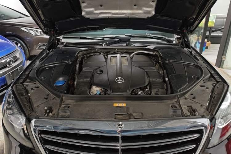 Used Mercedes-Benz S-Class 2018 S 320 L Engine Bay