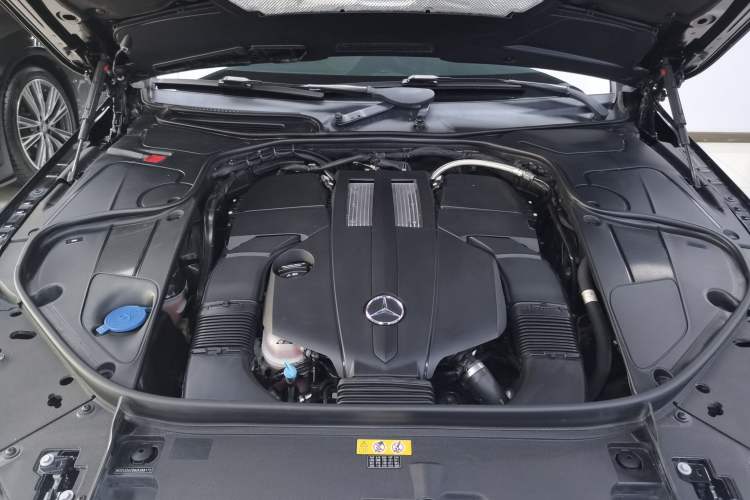 Used Mercedes-Benz S-Class 2018 S 320 L Engine Bay