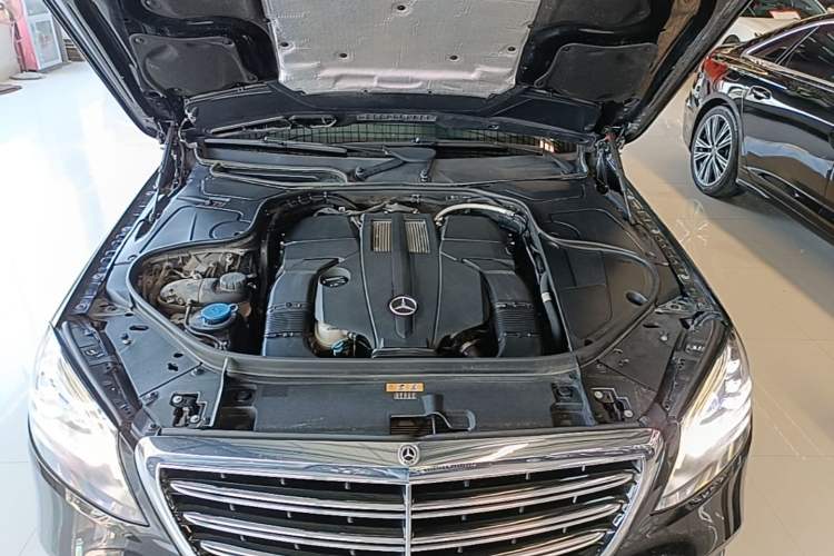 Used Mercedes-Benz S-Class 2018 S 320 L Engine Bay