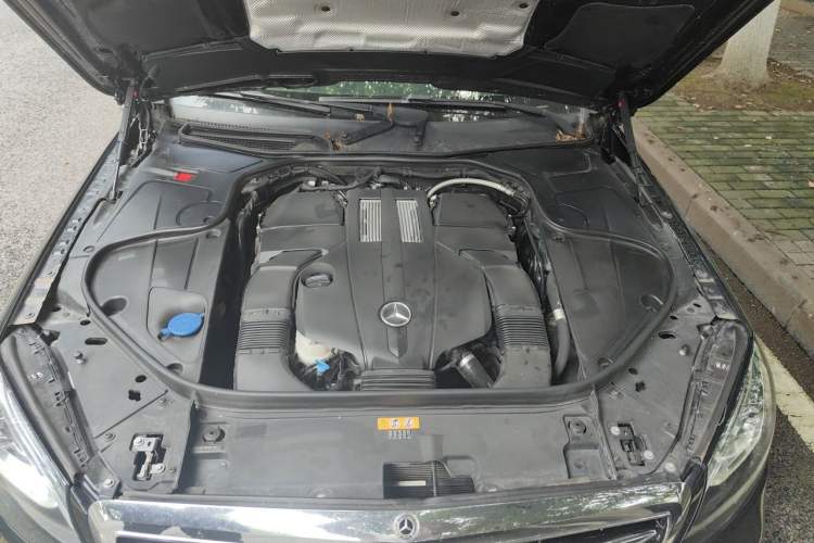 Used Mercedes-Benz S-Class 2018 S 320 L Engine Bay