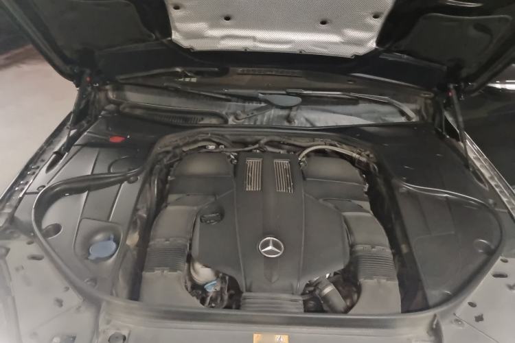 Used Mercedes-Benz S-Class 2018 S 320 L Engine Bay