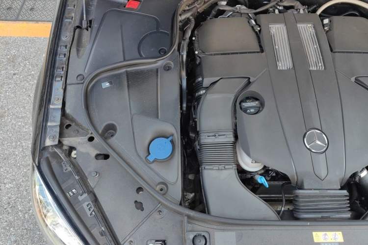 Used Mercedes-Benz S-Class 2018 S 350 L Engine Bay Right