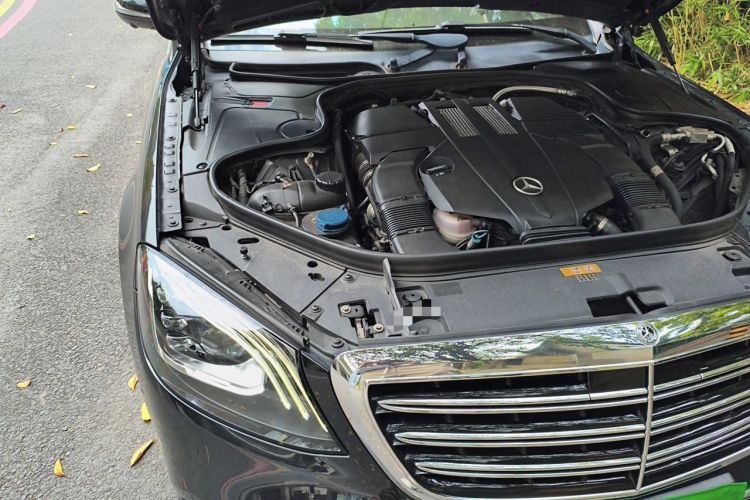 Used Mercedes-Benz S-Class 2018 S 350 L Engine Bay Right