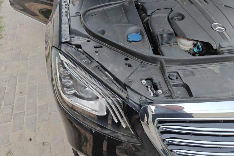 Used Mercedes-Benz S-Class 2018 S 320 L Engine Bay Right