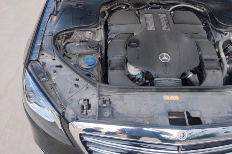 Used Mercedes-Benz S-Class 2018 S 320 L Engine Bay Right