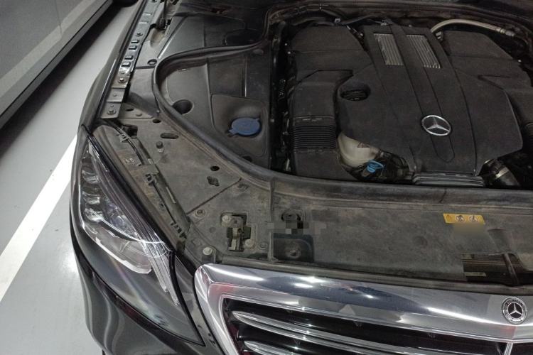 Used Mercedes-Benz S-Class 2018 S 320 L Engine Bay Right