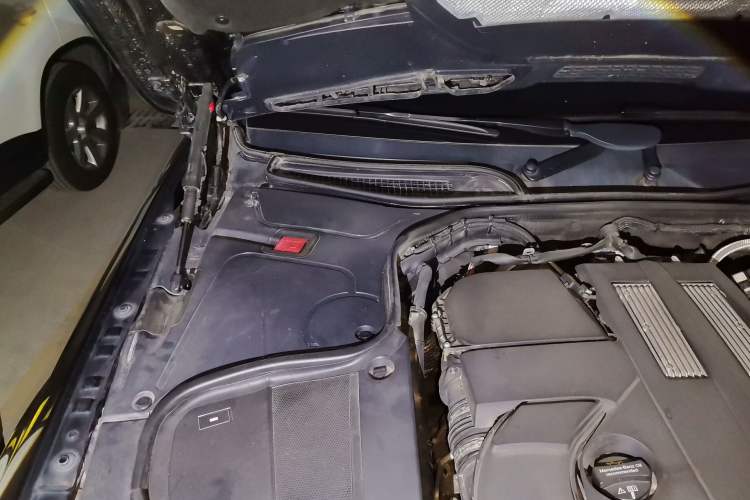 Used Mercedes-Benz S-Class 2018 S 350 L Engine Bay Right