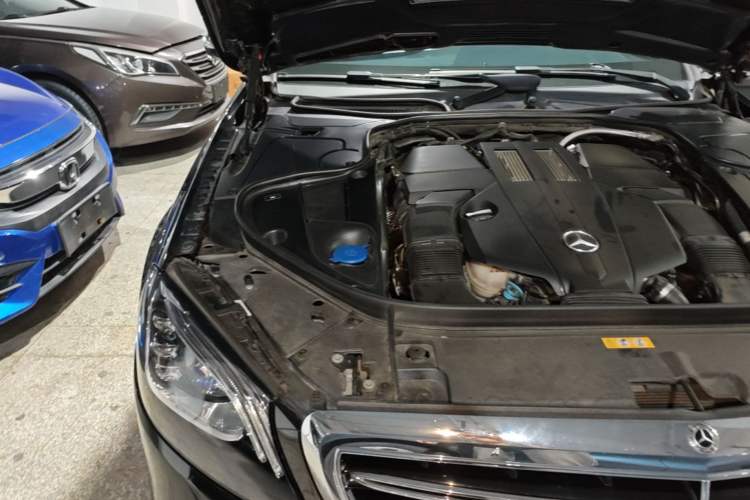Used Mercedes-Benz S-Class 2018 S 320 L Engine Bay Right