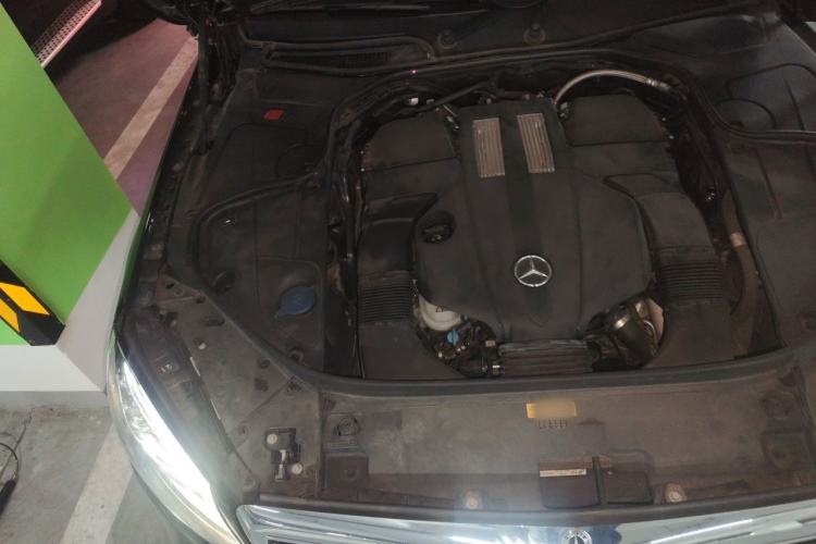 Used Mercedes-Benz S-Class 2018 S 320 L Engine Bay Right