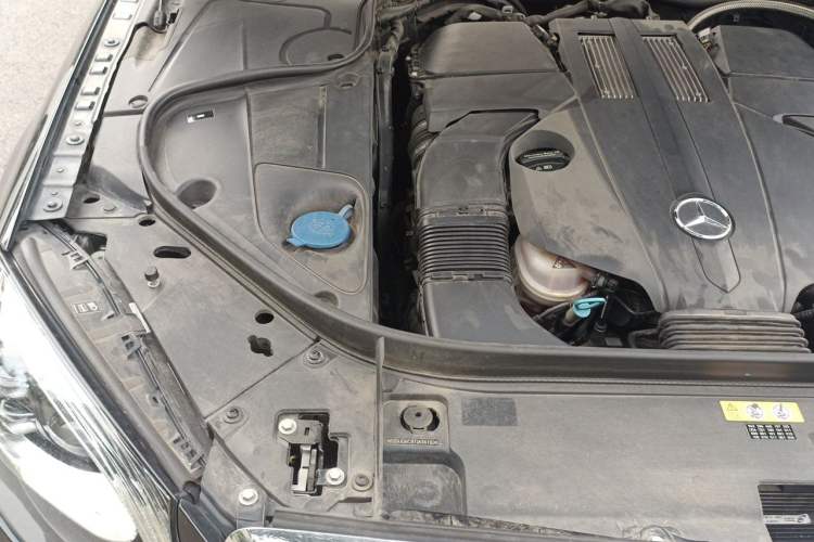 Used Mercedes-Benz S-Class 2018 S 320 L Engine Bay Right