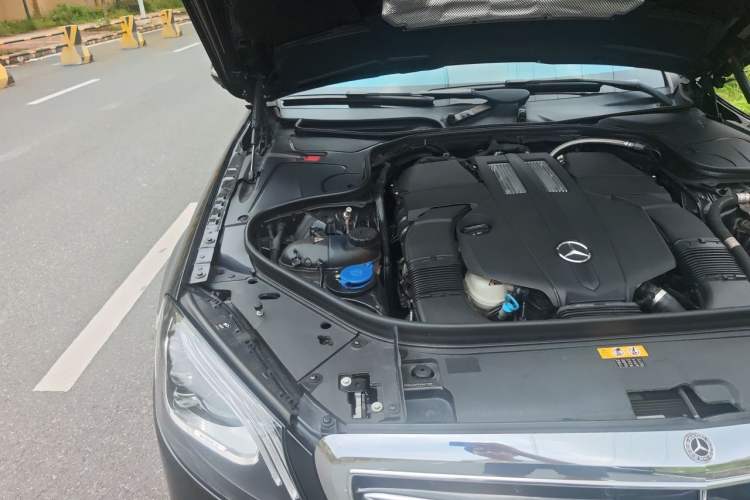 Used Mercedes-Benz S-Class 2018 S 350 L Engine Bay Right