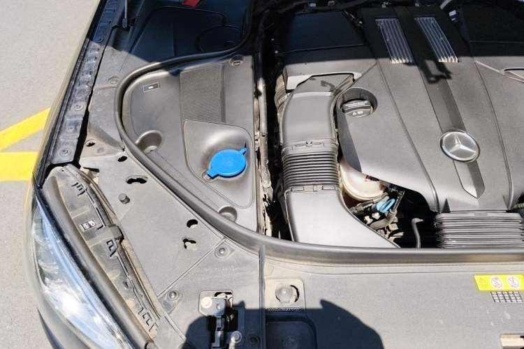 Used Mercedes-Benz S-Class 2018 S 320 L Engine Bay Right