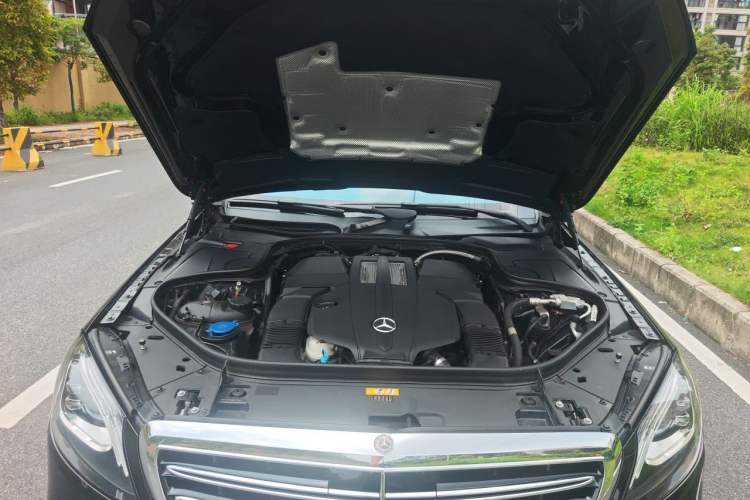 Used Mercedes-Benz S-Class 2018 S 350 L Engine Bay