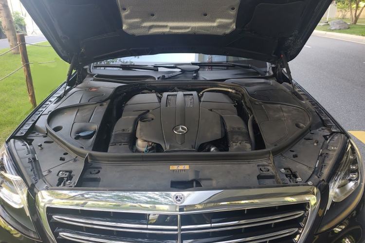 Used Mercedes-Benz S-Class 2018 S 450 L Engine Bay