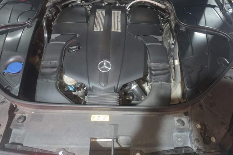 Used Mercedes-Benz S-Class 2018 S 320 L Engine Bay