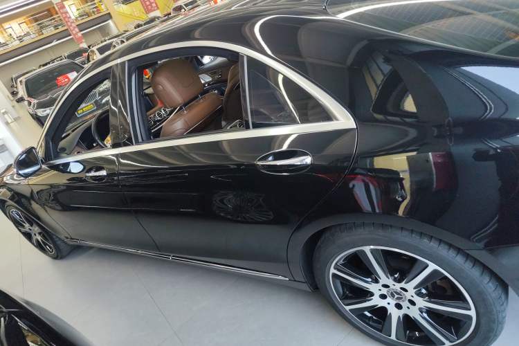 Used Mercedes-Benz S-Class 2018 S 450 L Exterior 3