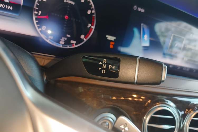 Used Mercedes-Benz S-Class 2018 S 320 L Gear Lever