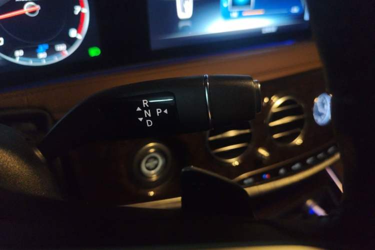 Used Mercedes-Benz S-Class 2018 S 320 L Gear Lever