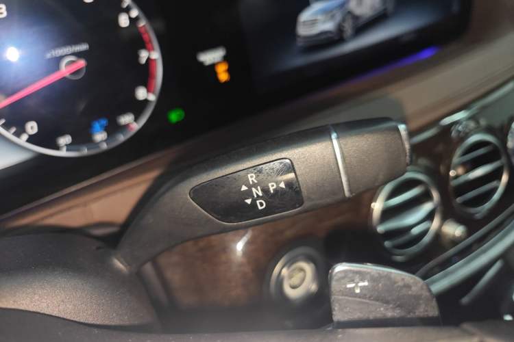 Used Mercedes-Benz S-Class 2018 S 320 L Gear Lever