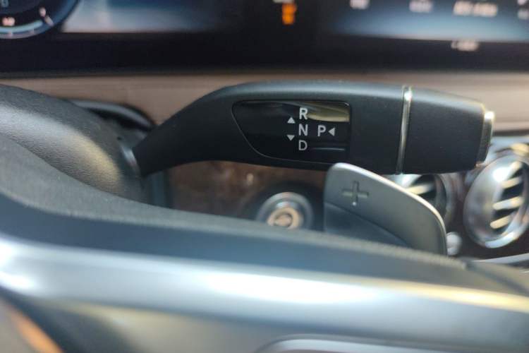Used Mercedes-Benz S-Class 2018 S 450 L Gear Lever