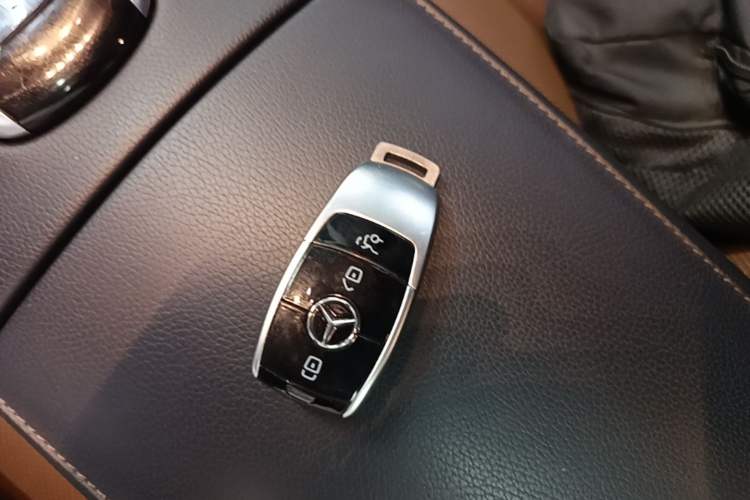 Used Mercedes-Benz S-Class 2018 S 320 L Interior 1